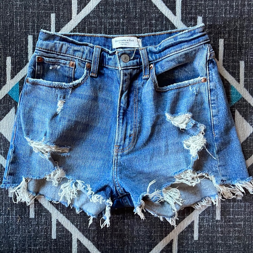 Mom high rise curve love cutoffs size 26